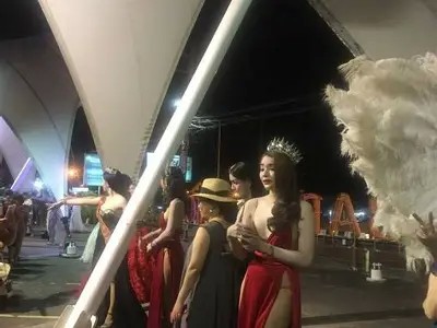 人妖艺术与魅惑：精彩成人视频导航推荐与分享